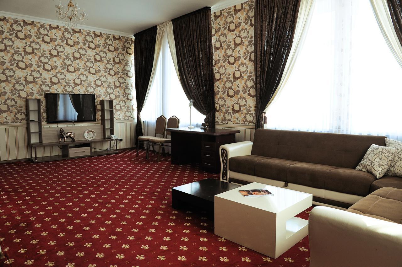 Hotel "Aishadeluxe" Taraz Exterior foto