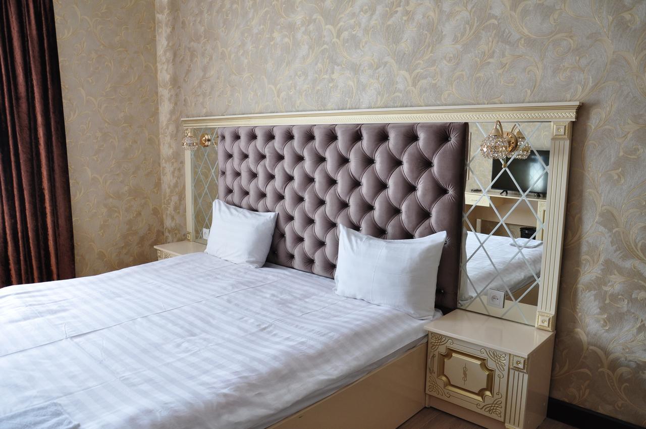 Hotel "Aishadeluxe" Taraz Exterior foto