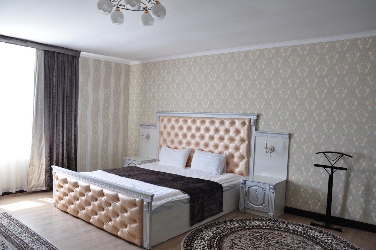 Hotel "Aishadeluxe" Taraz Exterior foto